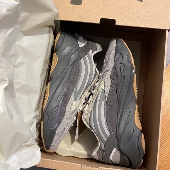 YEEZY Boost 700 V2 Tephra - Picture 1 of 10